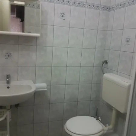 Betti Apartman Apartman *